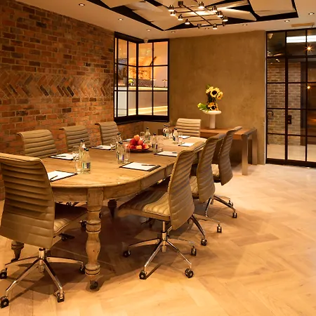 The Address Connolly Szálloda 4*